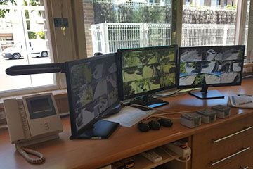 Puesto de conserjería con control de accesos y videovigilancia